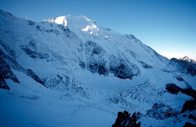 Kā nedrīkst nokrist zem lavīnas Mont Blanc